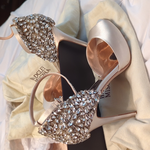 Badgley Mischka heels. Size 7.5 - Picture 6 of 10